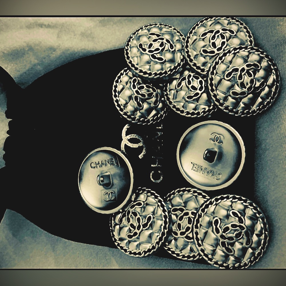 Set of 6 25mmCC Chanel style replacement buttons/brush silver/black/beau…